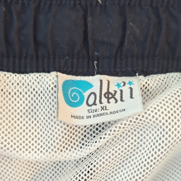 Alki'i Tan and Black Cargo Shorts with Elastic Waistband - Picture 2 of 4